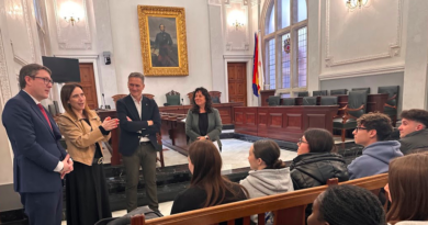 L’alumnat de Màrqueting i Publicitat visita l’Ajuntament de Reus per conèixer el protocol institucional